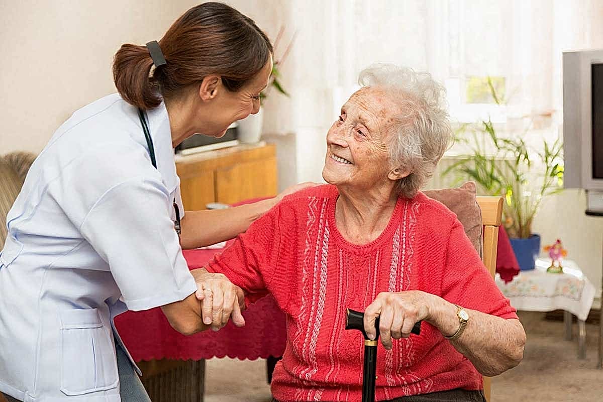 опытная сиделка